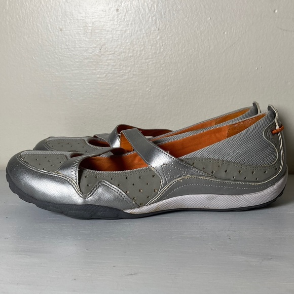 Privo by Clarks Women's Comfort Flat Slip-On Shoes Size 9.5M White Silver Casual - Picture 2 of 15